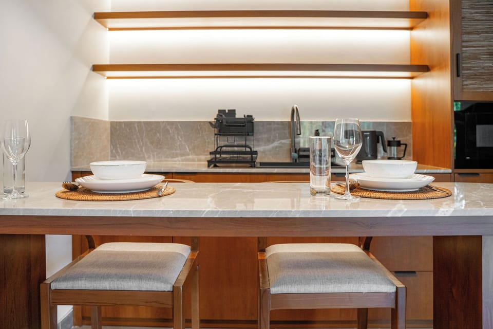 Deluxe Apartment, Poolside | Private kitchen