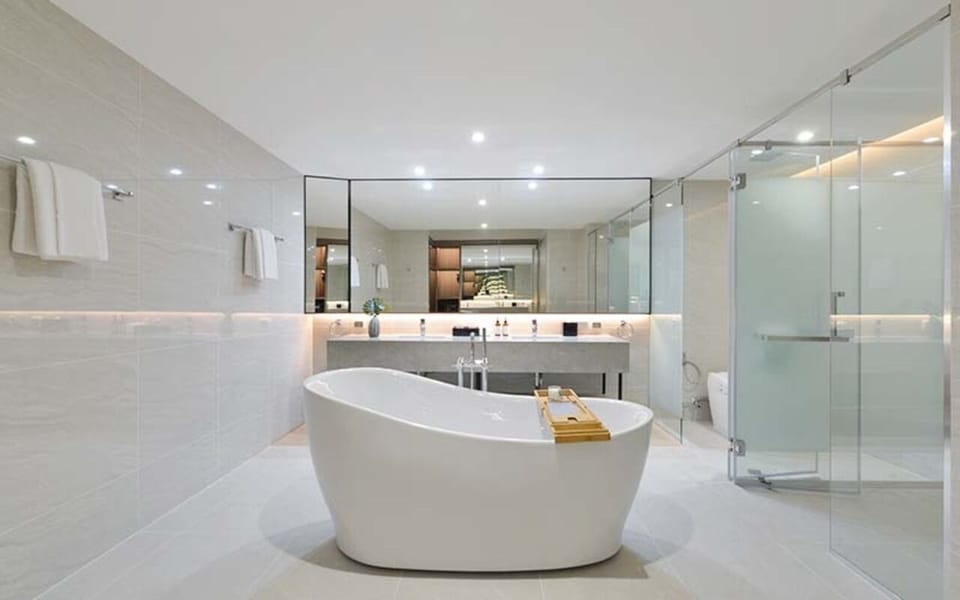 Executive Suite, City View | Bathroom | Separate tub and shower, free toiletries, hair dryer, slippers