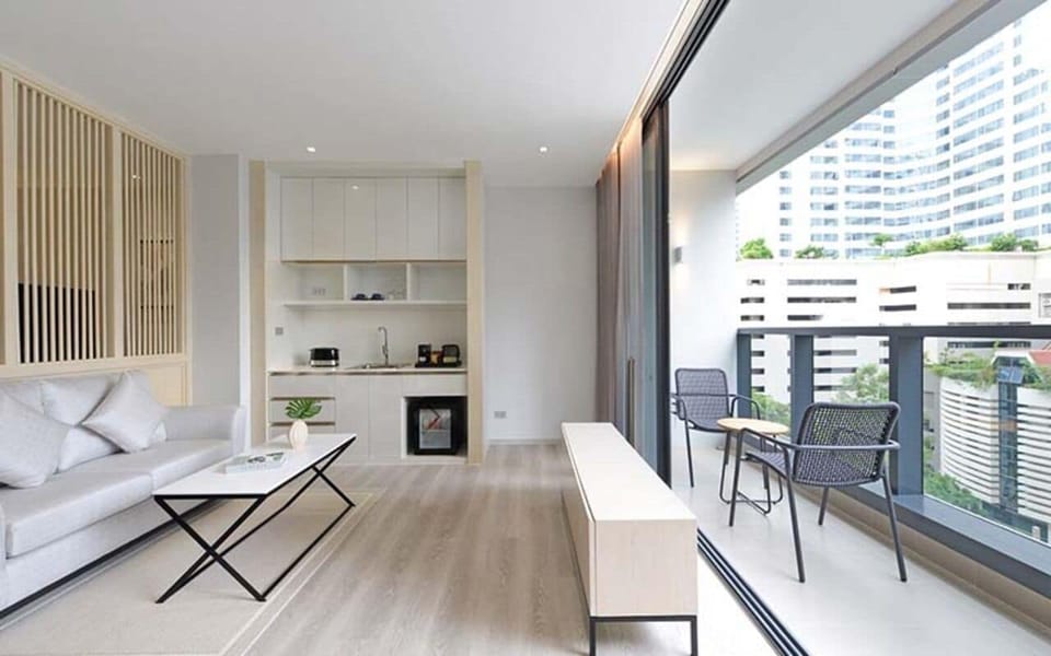 Executive Suite, City View | Living area | Computer monitors, printers