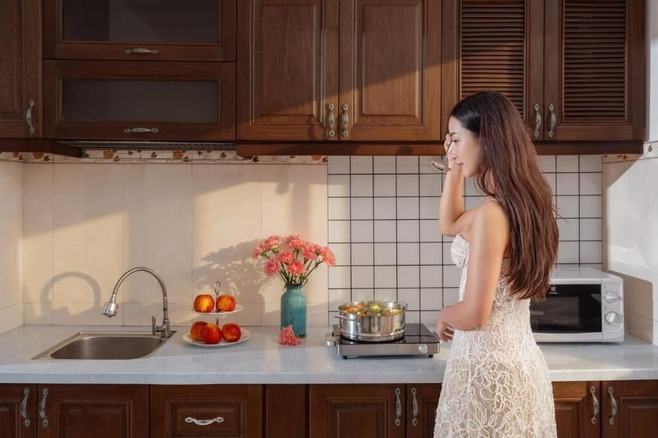 Mini-fridge, stovetop, cookware/dishes/utensils