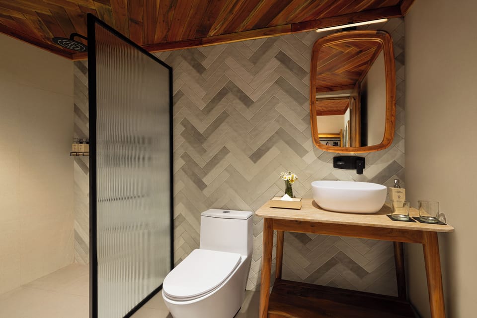  Superior Room | Bathroom | Shower, hair dryer, towels, soap