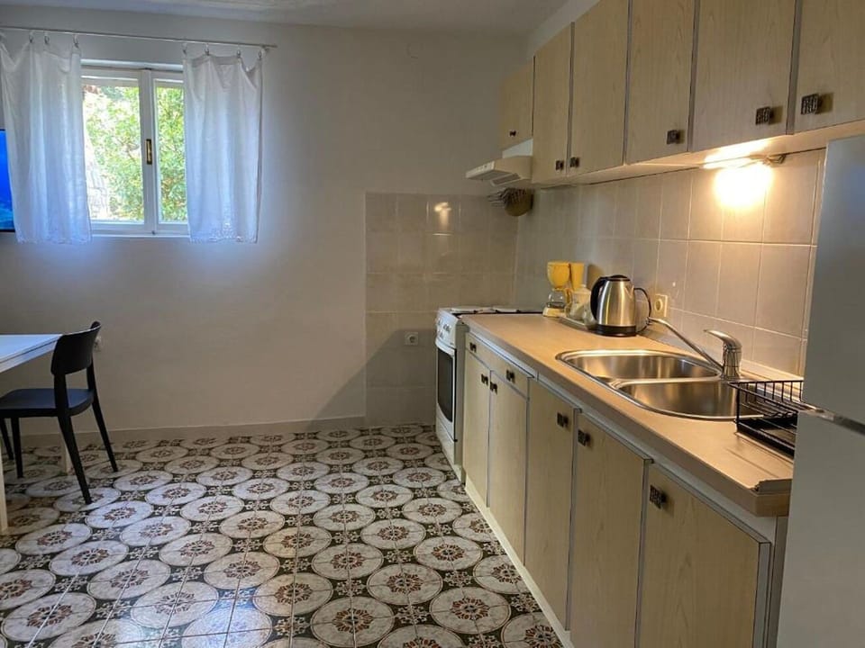House | Private kitchen | Fridge, oven, stovetop, espresso maker