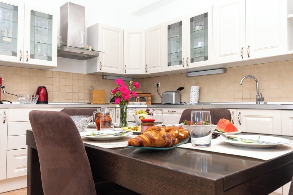 Apartment (A1) | Private kitchen | Espresso maker, fridge, oven, stovetop