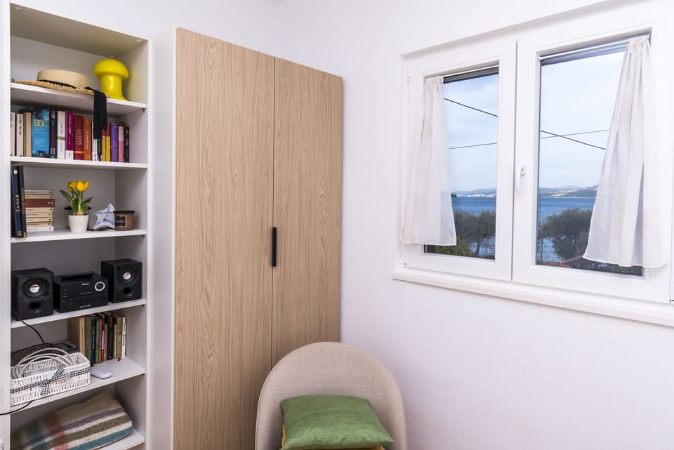 House | Iron/ironing board, free WiFi