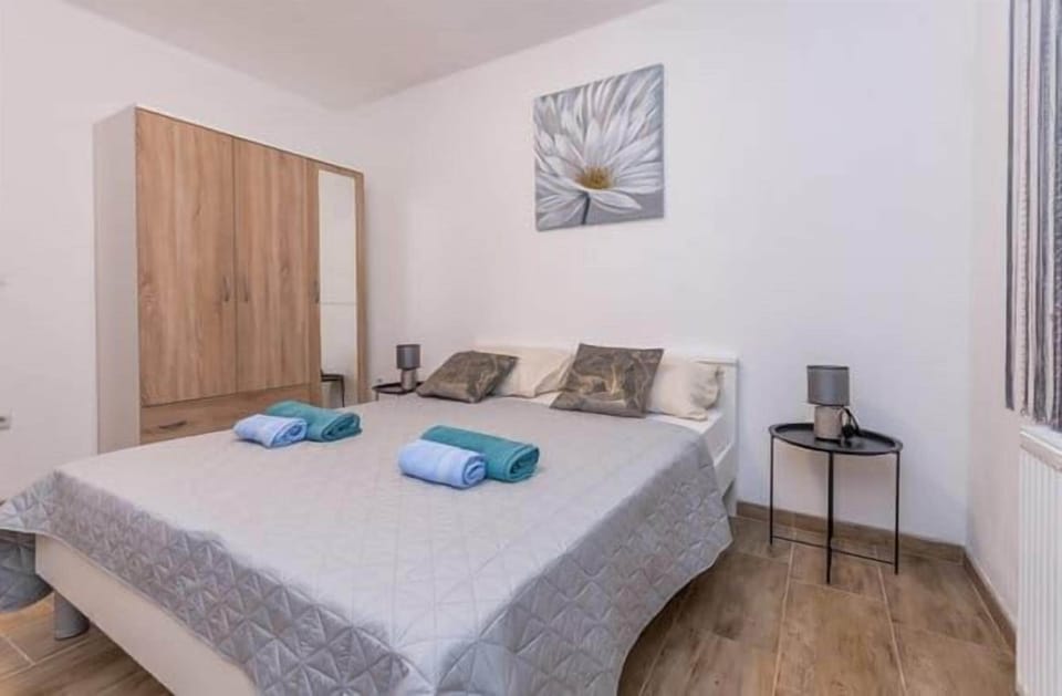 House | Iron/ironing board, WiFi (free)