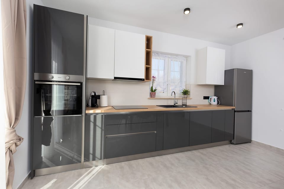 House | Private kitchen | Espresso maker, coffee/tea maker, fridge, microwave