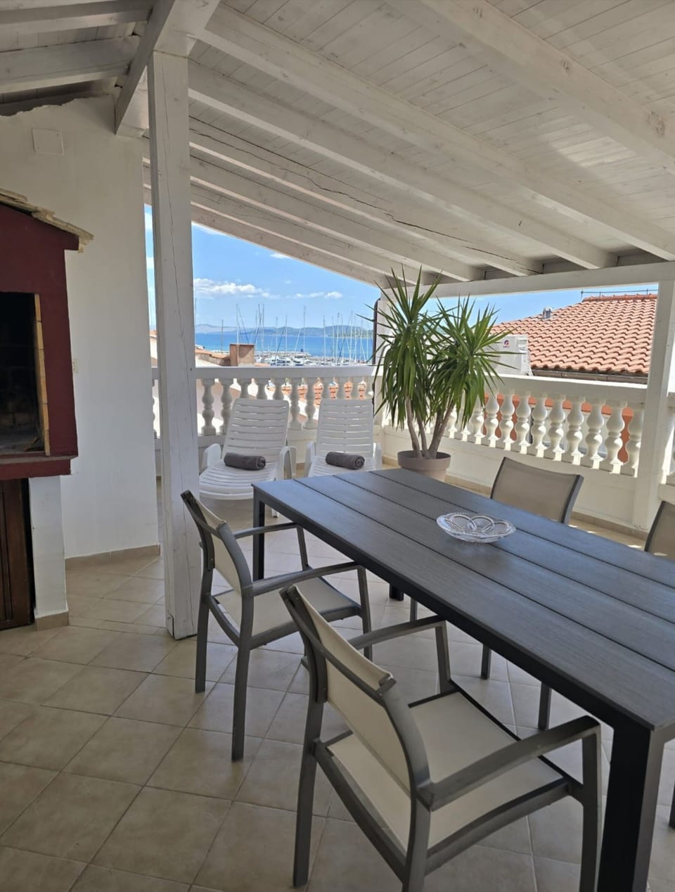 House | BBQ/picnic area