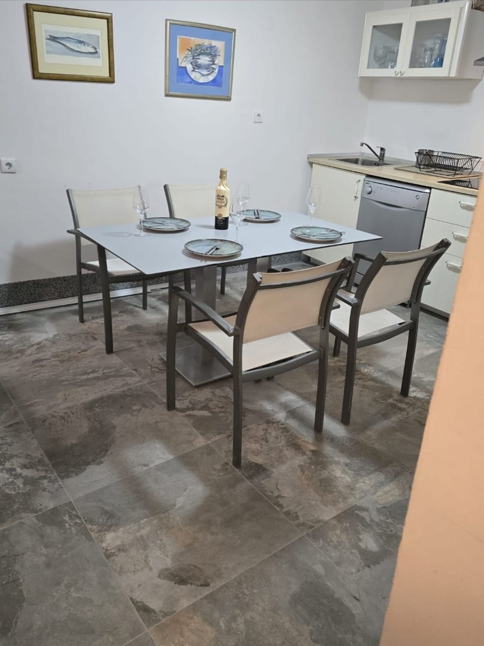 House | Private kitchen | Fridge, microwave, oven, stovetop