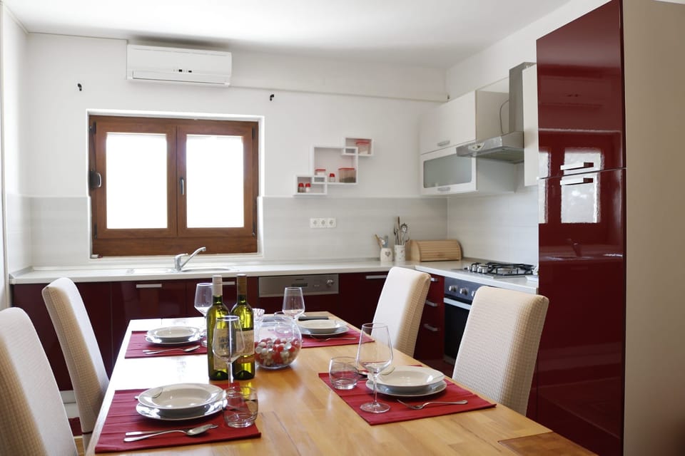 Apartment (A1) | Private kitchen | Fridge, microwave, oven, stovetop