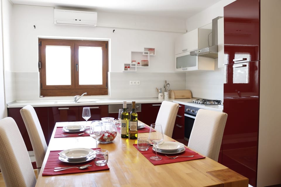 Apartment (A1) | Private kitchen | Fridge, microwave, oven, stovetop