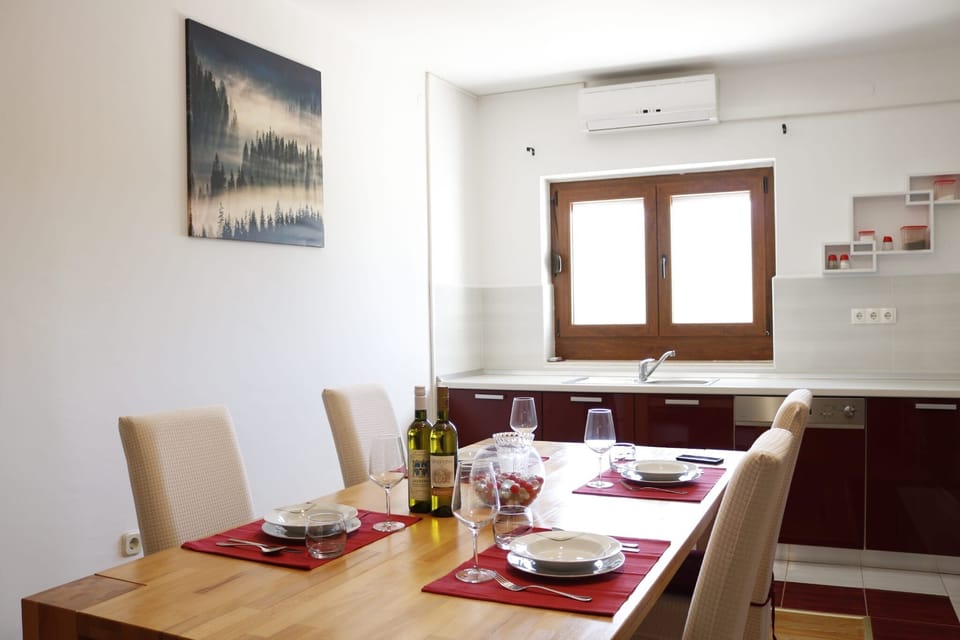 Apartment (A1) | Private kitchen | Fridge, microwave, oven, stovetop