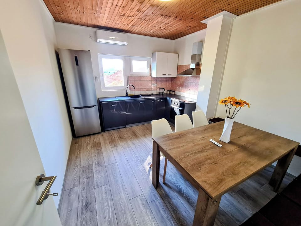 House | Private kitchen | Fridge, oven, stovetop, dishwasher