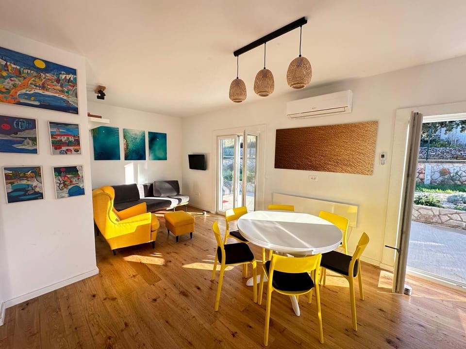 House | Living room | Smart TV, Netflix