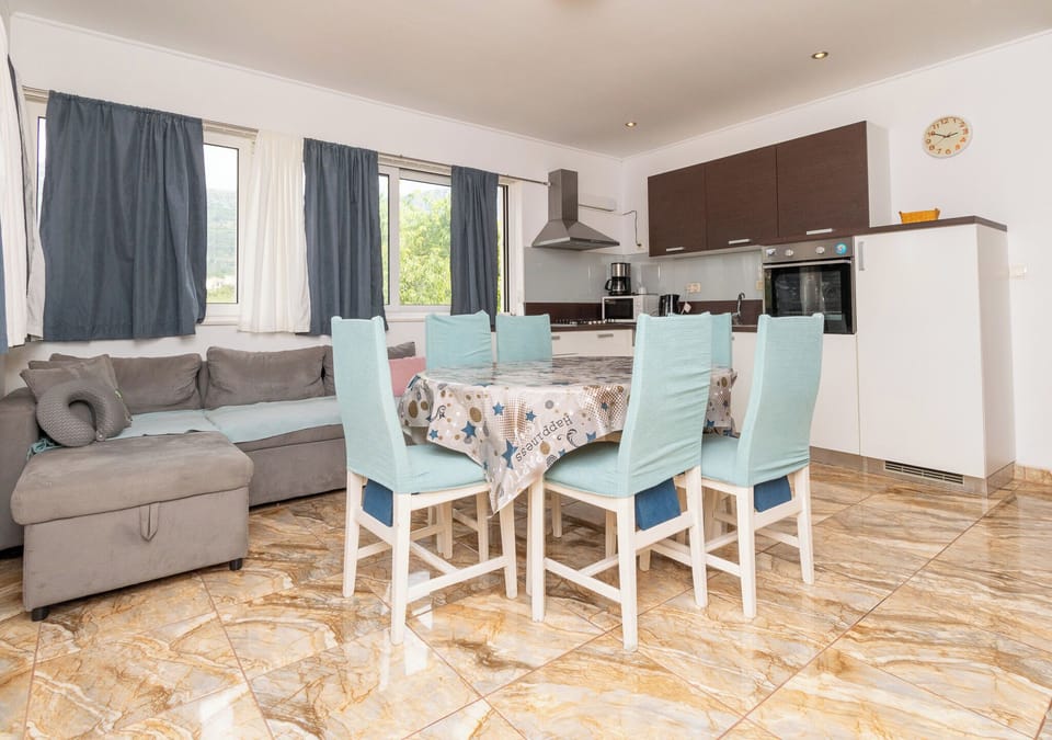 Apartment (A1) | Dining