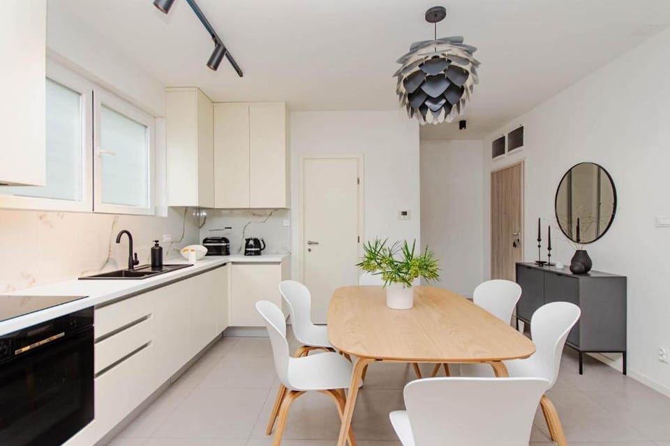 Apartment (A1) | Private kitchen | Fridge, microwave, oven, stovetop