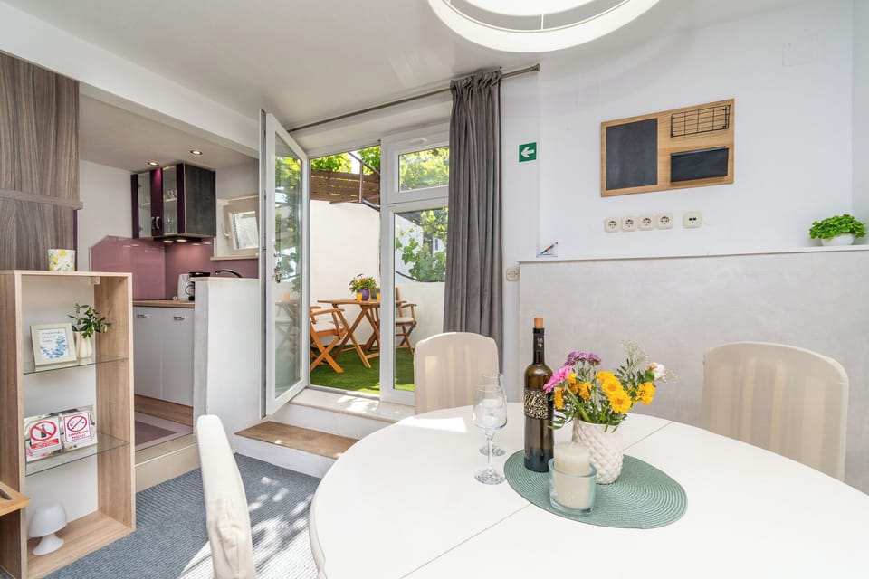 Apartment (A1) | Private kitchen | Coffee/tea maker, fridge, microwave, oven