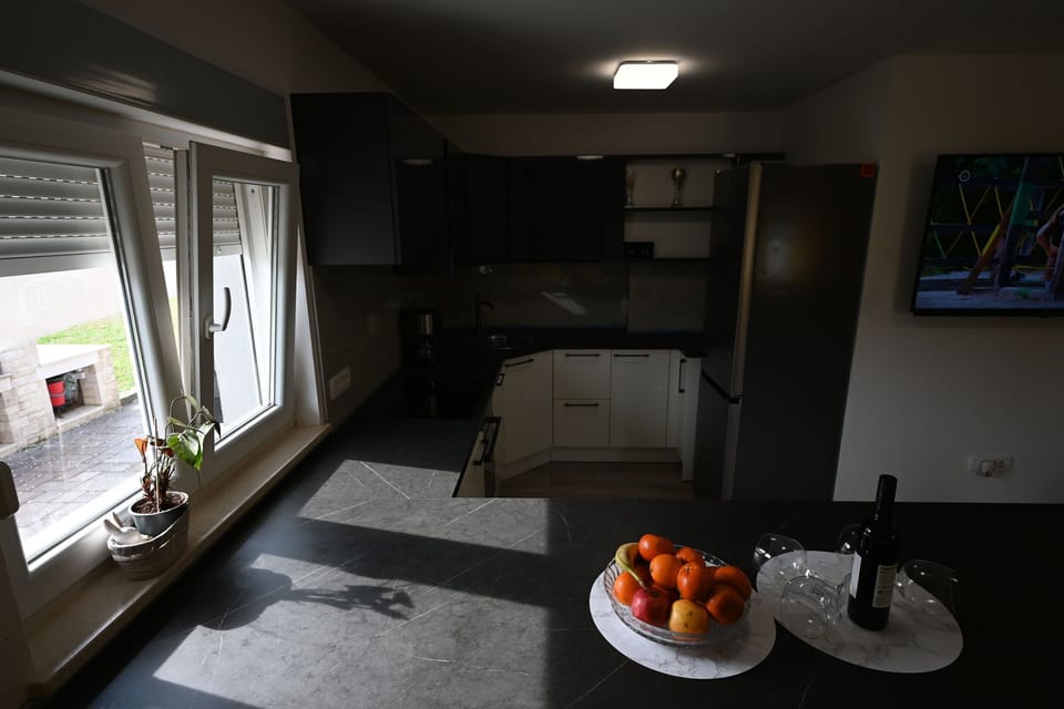 House | Private kitchen | Fridge, microwave, oven, stovetop