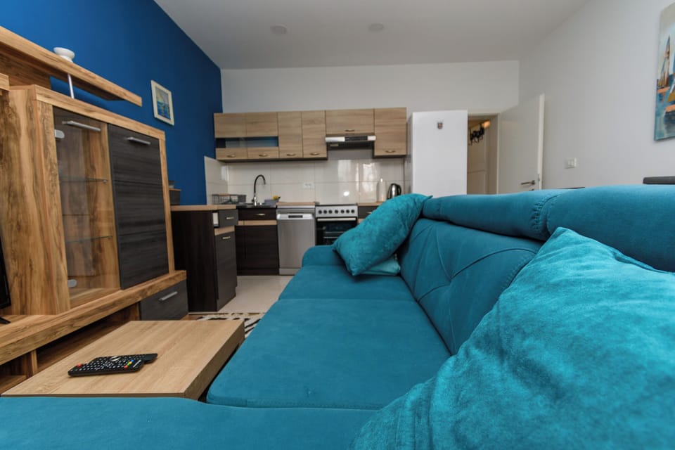 Apartment (A1) | Living room | Smart TV