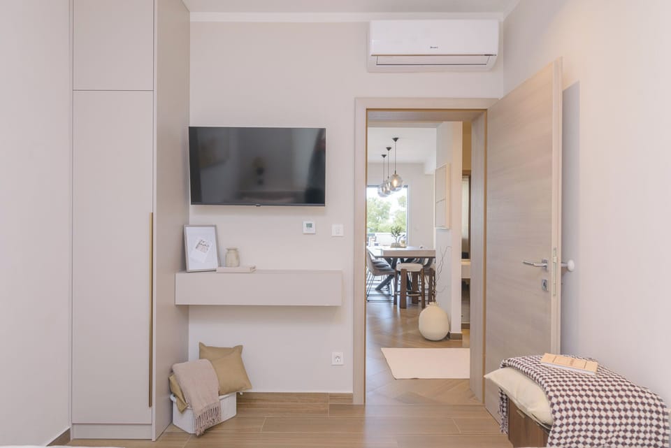 Apartment (A2) | In-room safe, iron/ironing board, free WiFi