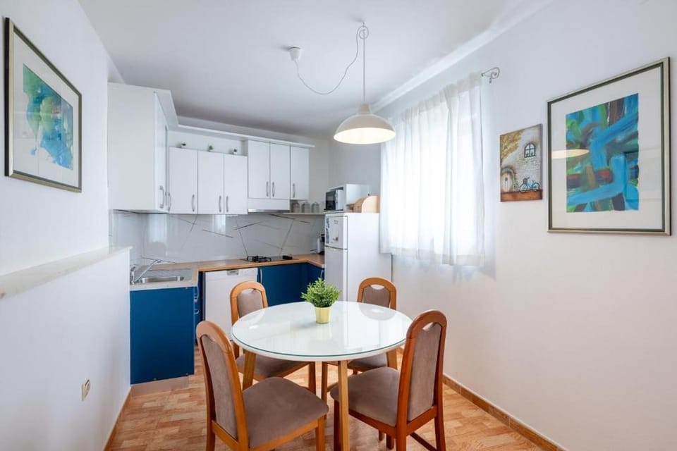 Apartment (A2) | Private kitchen | Fridge, microwave, oven, stovetop
