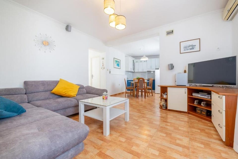 Apartment (A2) | Living room | DVD player