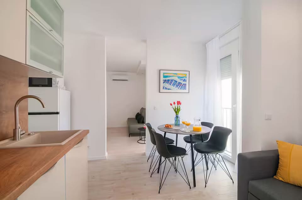 Apartment (A1) | Private kitchen | Fridge, microwave, oven, stovetop