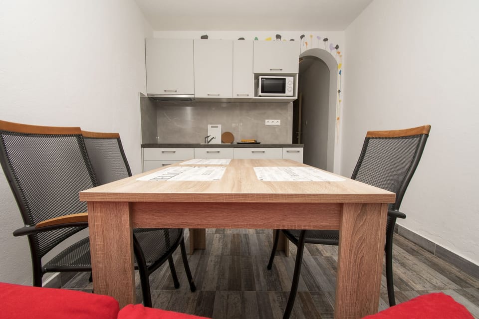 Apartment (A1) | Private kitchen | Fridge, microwave, stovetop, espresso maker