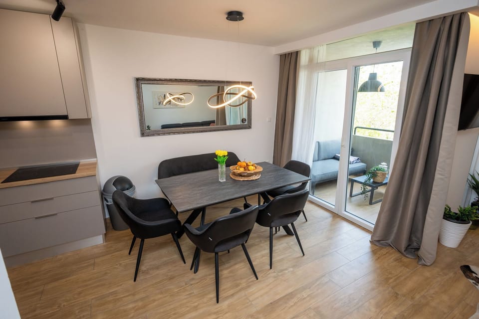 Apartment (A1) | Dining
