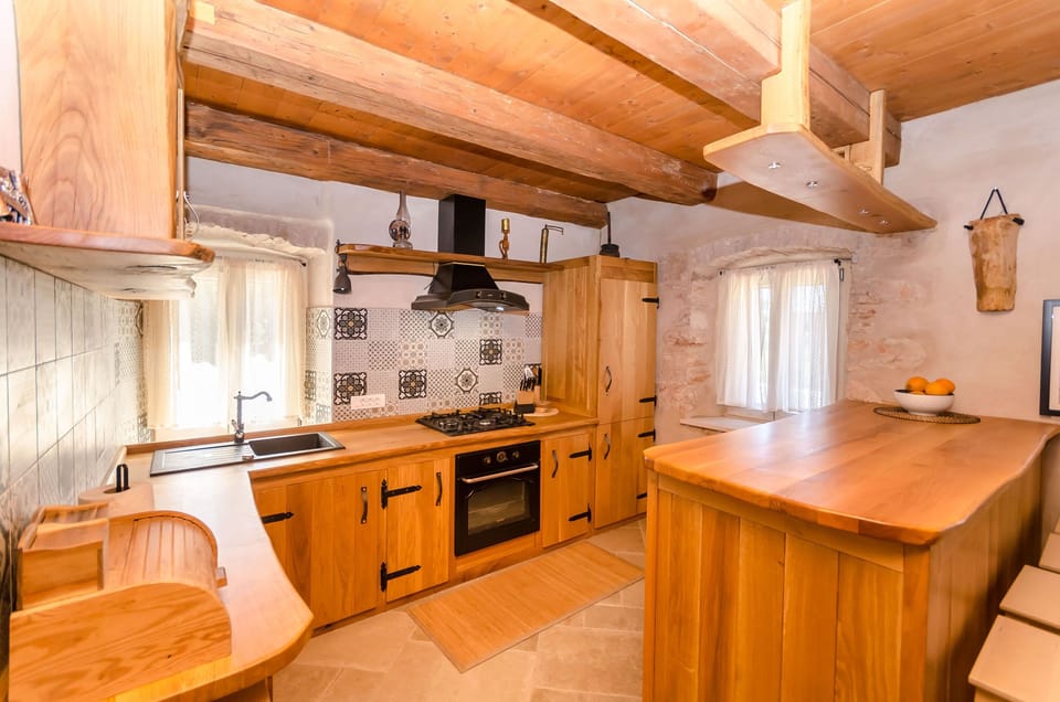 House | Private kitchen | Fridge, oven, stovetop, dishwasher