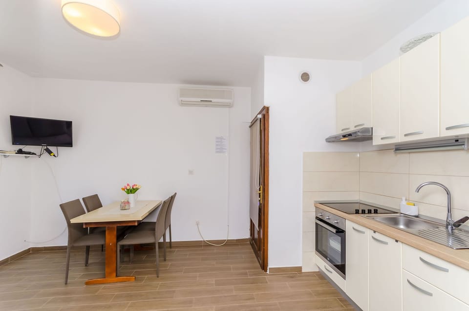 Apartment (A2) | Private kitchen | Fridge, oven, stovetop, espresso maker