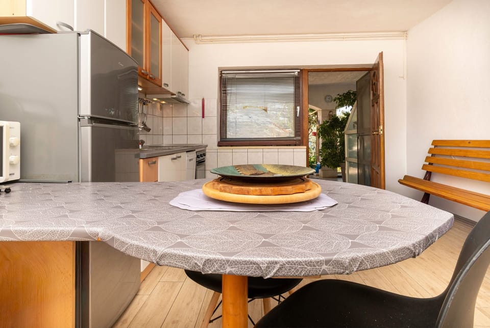 Apartment (A1) | Dining