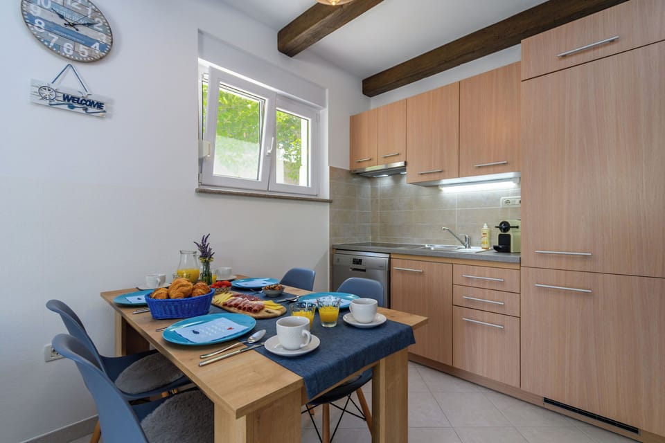 Apartment (A1) | Private kitchen | Espresso maker, fridge, stovetop, dishwasher