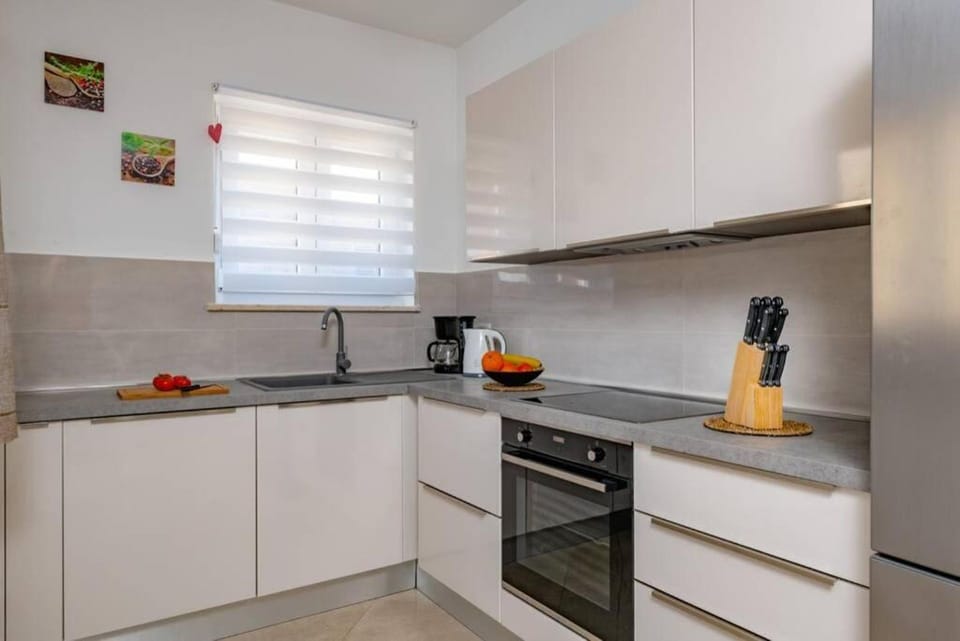 House | Private kitchen | Fridge, oven, stovetop, dishwasher