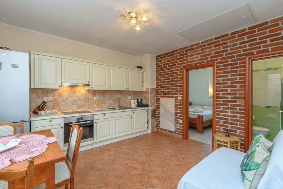 House | Private kitchen | Fridge, oven, stovetop, dishwasher