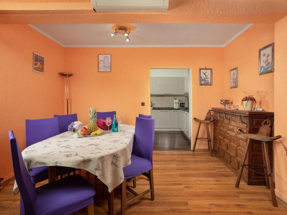 House | Dining