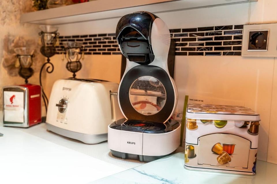 Apartment (A1) | Private kitchen | Fridge, microwave, oven, stovetop