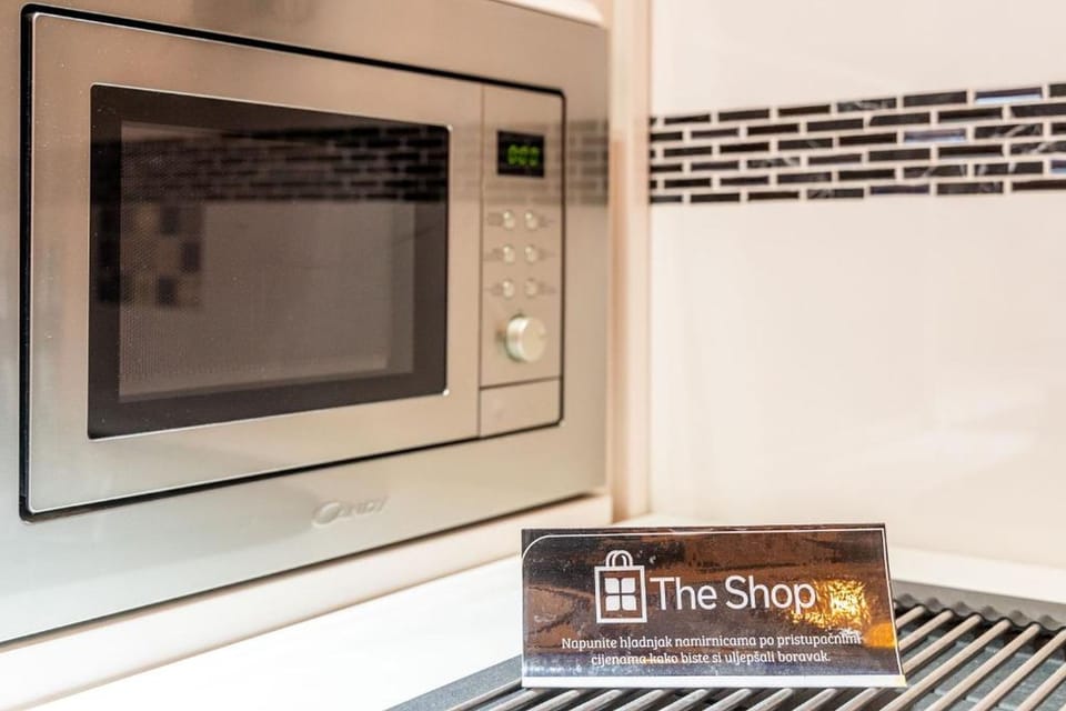Apartment (A1) | Private kitchen | Fridge, microwave, oven, stovetop