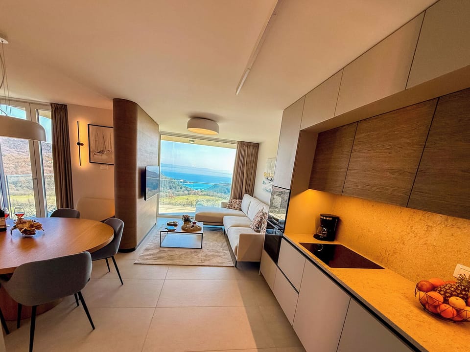 Apartment (A1) | Private kitchen | Fridge, microwave, oven, stovetop