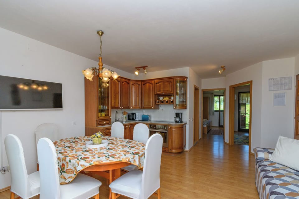 Apartment (A1) | Dining