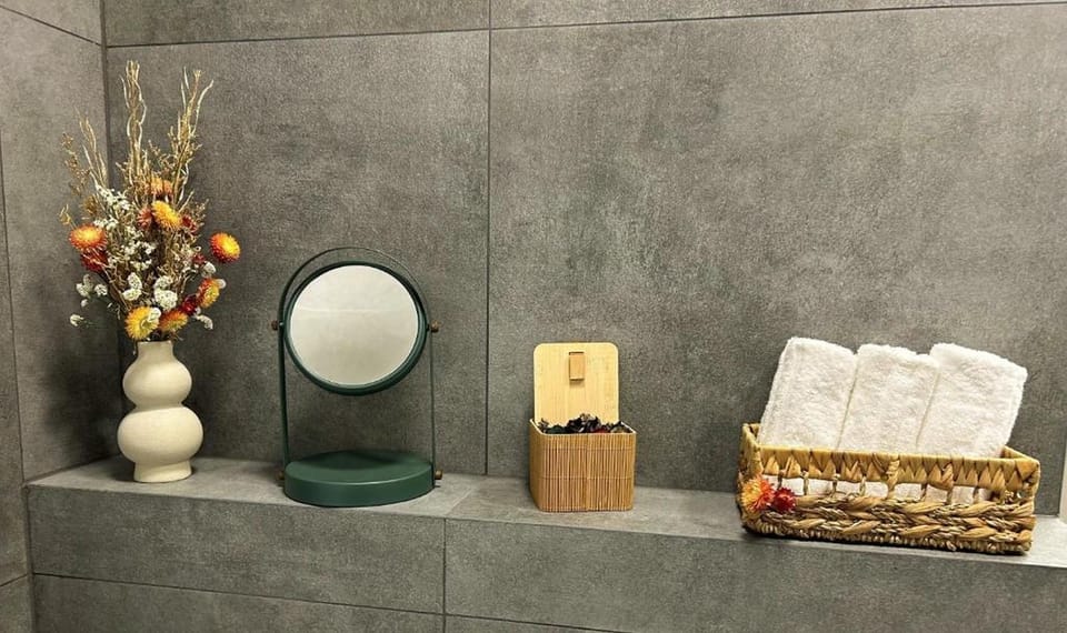 Apartment (A1) | Bathroom | Shower, towels, soap, shampoo