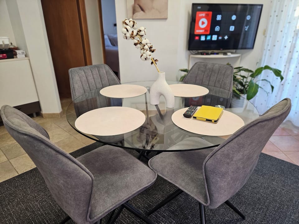 Apartment (A1) | Dining