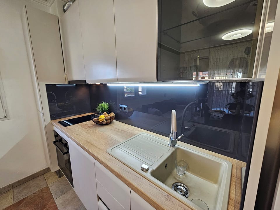 Apartment (A1) | Dining