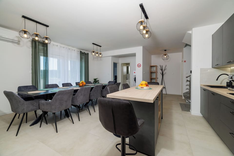Villa | Dining