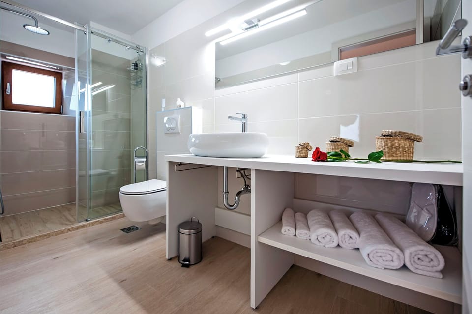 Villa | Bathroom | Shower, towels, soap, shampoo
