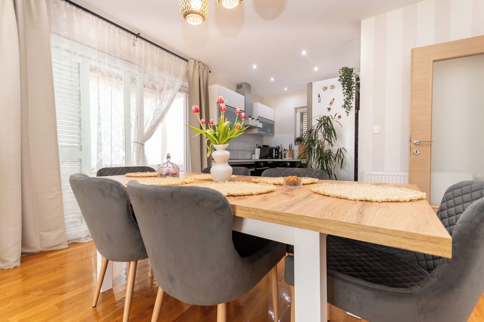 Villa | Dining