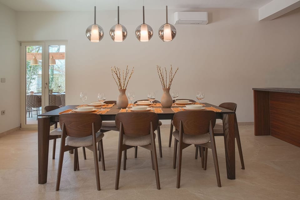 Villa | Dining