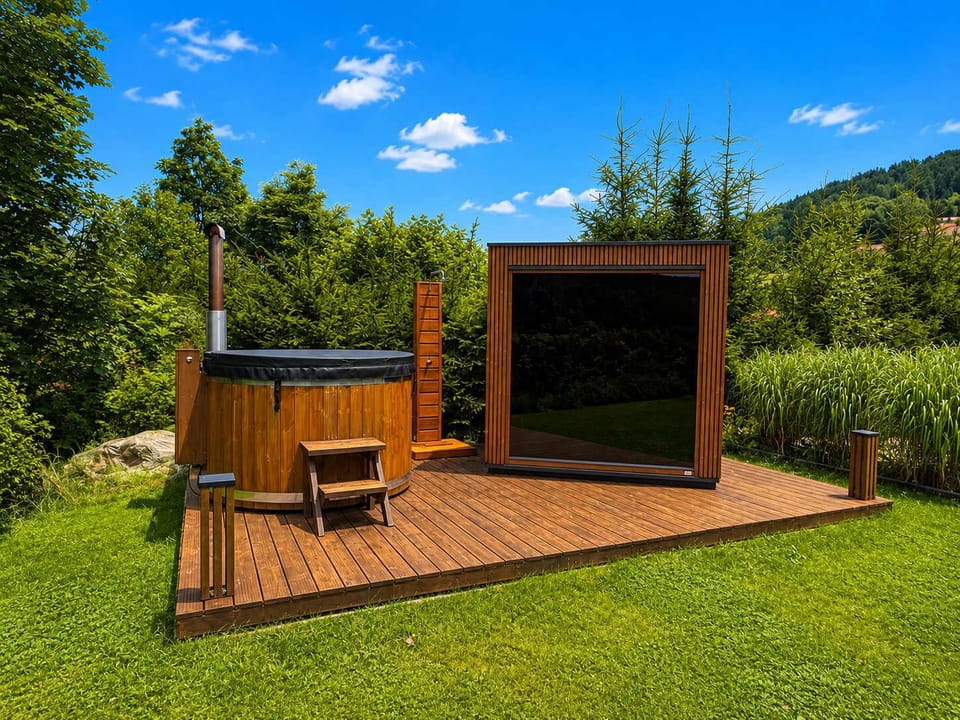 Outdoor spa tub