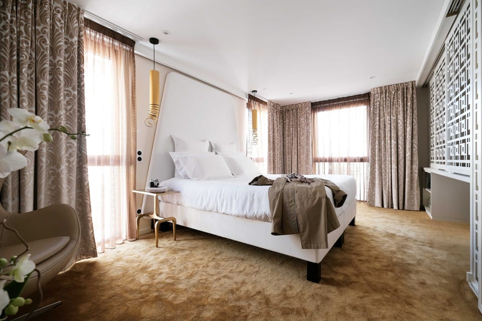 Suite | Premium bedding, minibar, in-room safe, blackout drapes