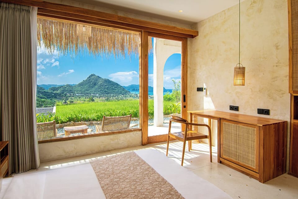 Deluxe Hillside Room | Minibar, in-room safe, desk, laptop workspace