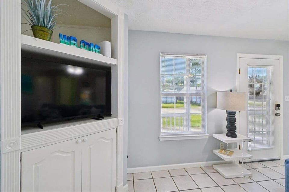 Living Room built ins with TV